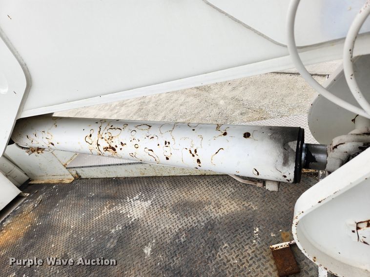 image for item JB9470 1992 Mack RD690S  bucket truck