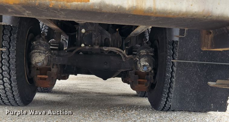 image for item JB9470 1992 Mack RD690S  bucket truck