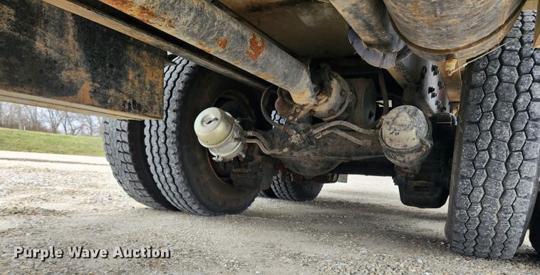 image for item JB9470 1992 Mack RD690S  bucket truck