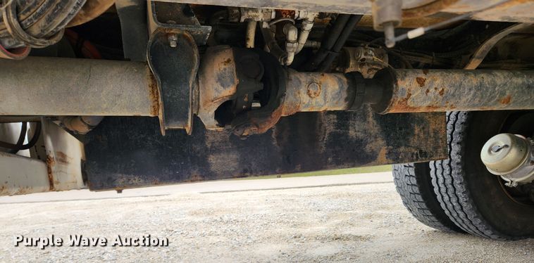 image for item JB9470 1992 Mack RD690S  bucket truck