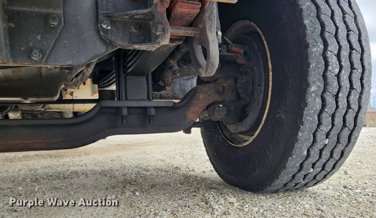 image for item JB9470 1992 Mack RD690S  bucket truck