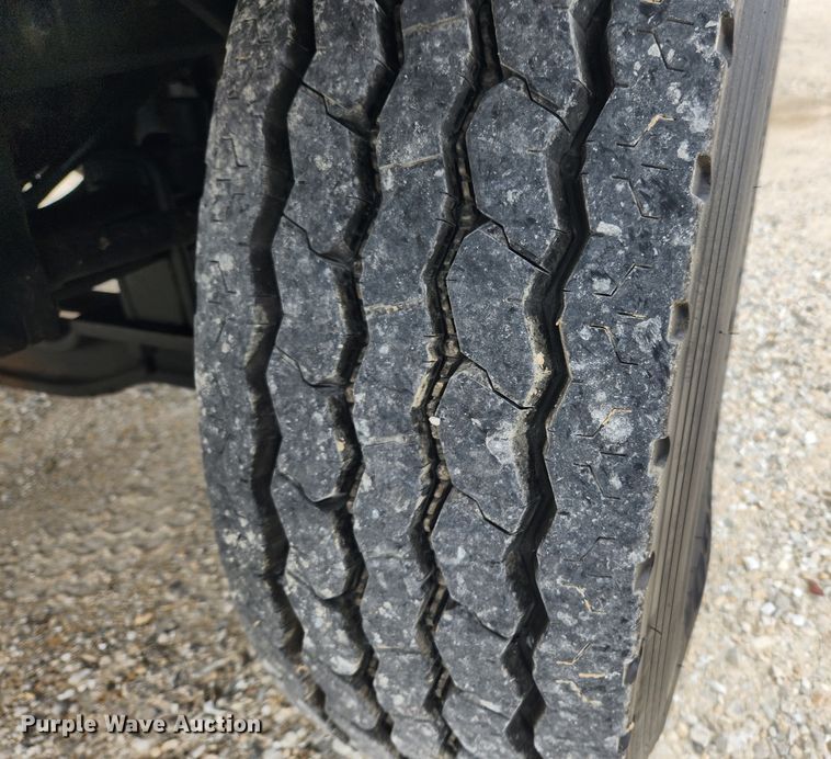 image for item JB9470 1992 Mack RD690S  bucket truck