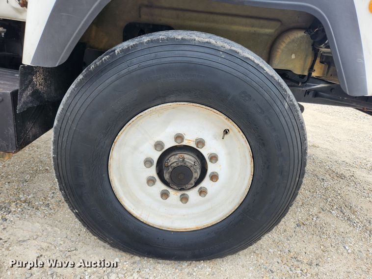 image for item JB9470 1992 Mack RD690S  bucket truck