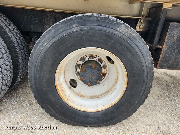 image for item JB9470 1992 Mack RD690S  bucket truck