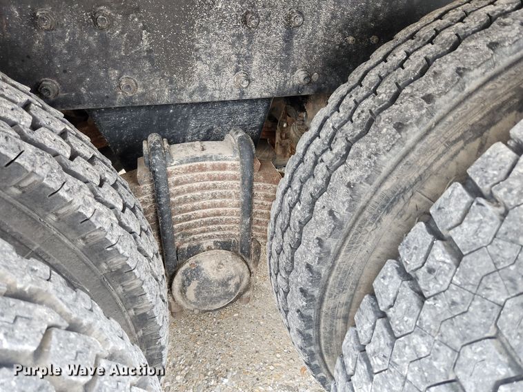 image for item JB9470 1992 Mack RD690S  bucket truck