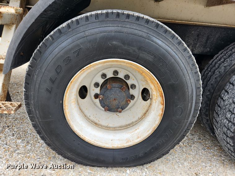 image for item JB9470 1992 Mack RD690S  bucket truck