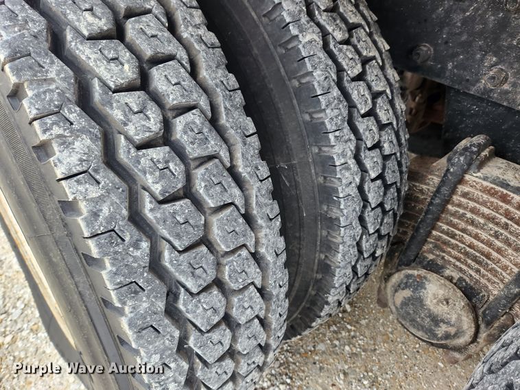 image for item JB9470 1992 Mack RD690S  bucket truck