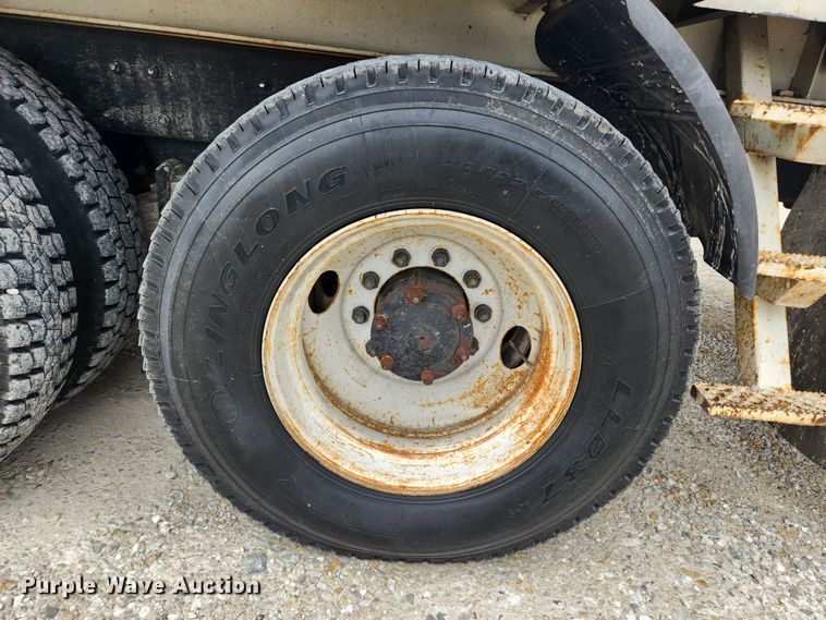 image for item JB9470 1992 Mack RD690S  bucket truck