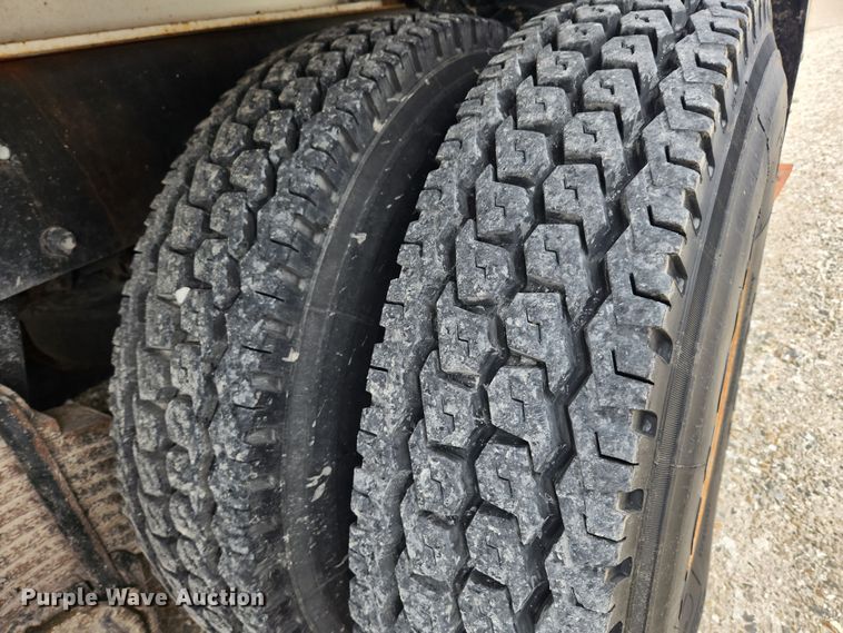 image for item JB9470 1992 Mack RD690S  bucket truck