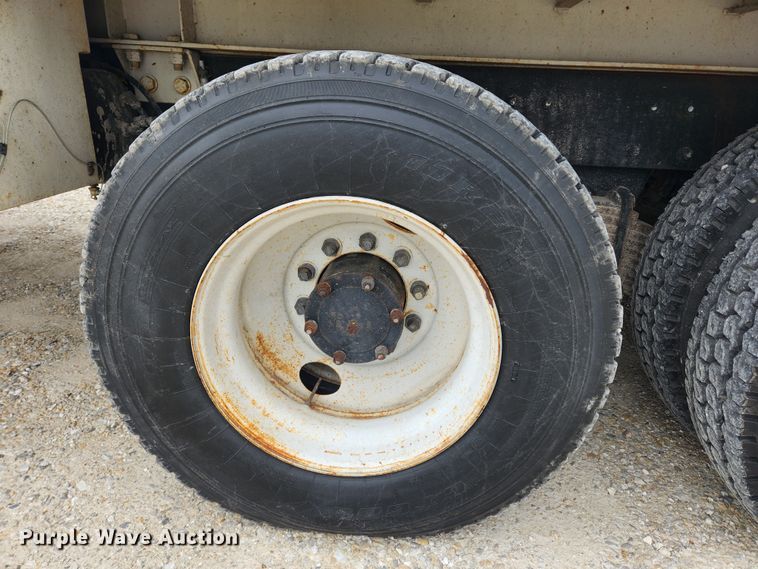 image for item JB9470 1992 Mack RD690S  bucket truck