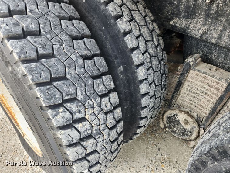 image for item JB9470 1992 Mack RD690S  bucket truck