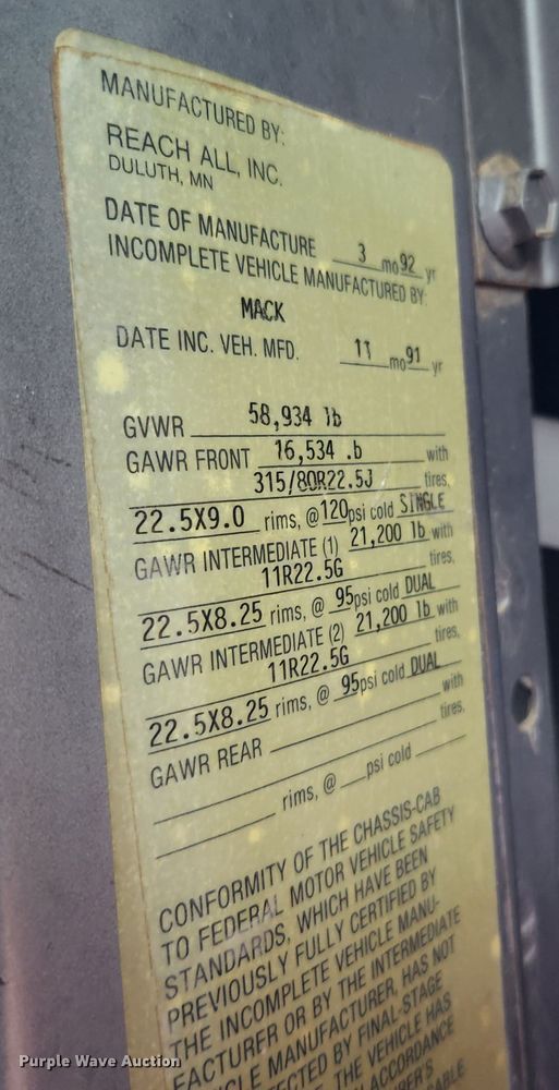 image for item JB9470 1992 Mack RD690S  bucket truck