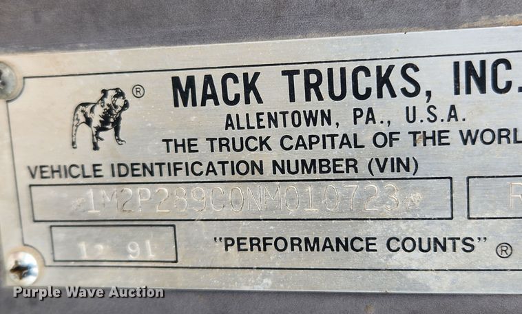 image for item JB9470 1992 Mack RD690S  bucket truck