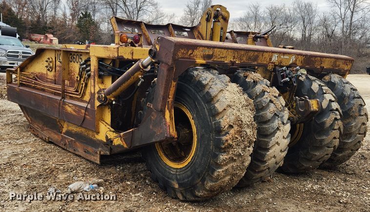 image for item JB9476 Icon 18D Earthmover  scraper