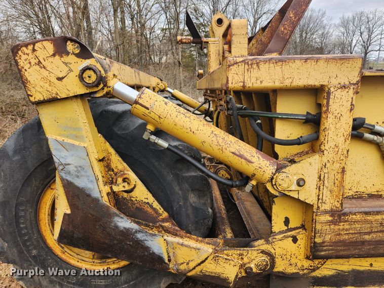 image for item JB9477 Icon 18D Earthmover  scraper
