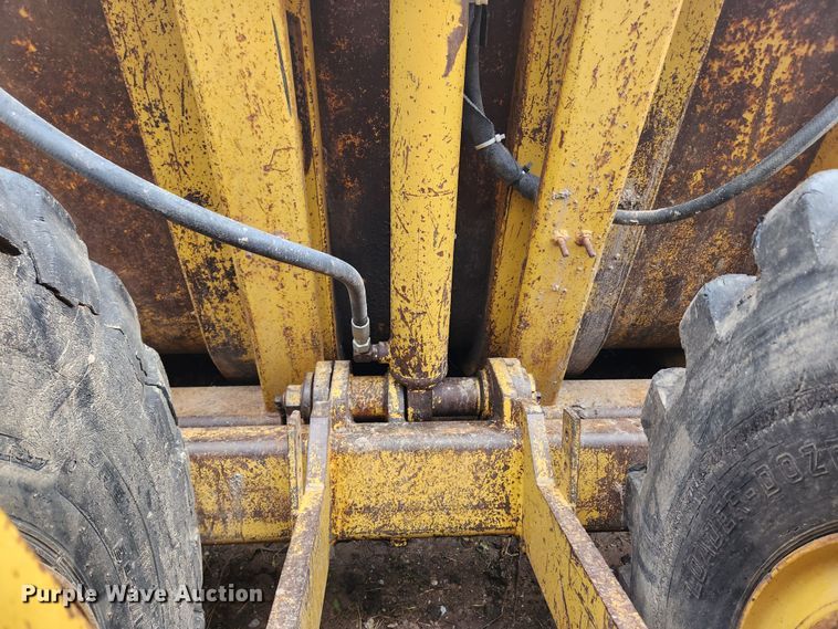 image for item JB9477 Icon 18D Earthmover  scraper