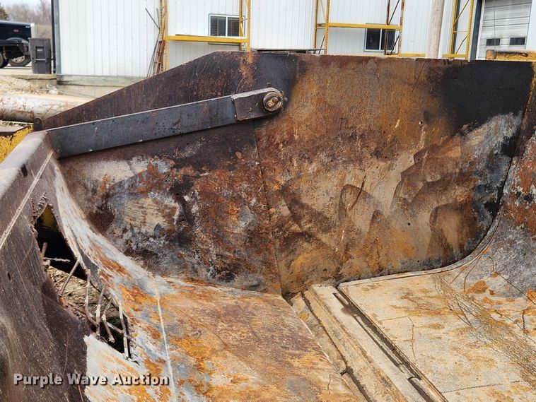 image for item JB9477 Icon 18D Earthmover  scraper