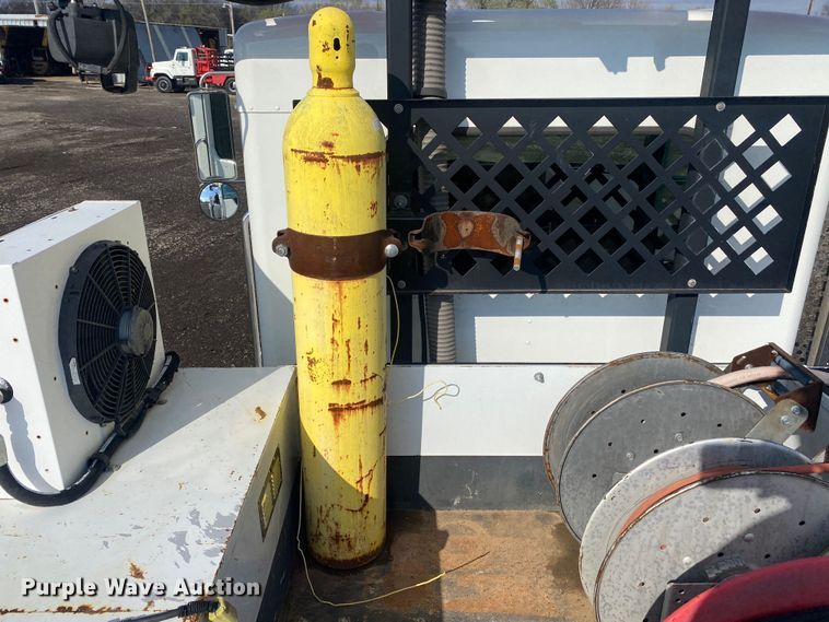 image for item KB9565 2013 Kenworth T370  utility / service truck