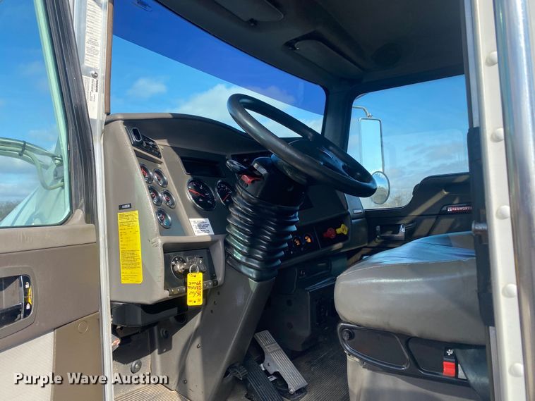 image for item KB9565 2013 Kenworth T370  utility / service truck