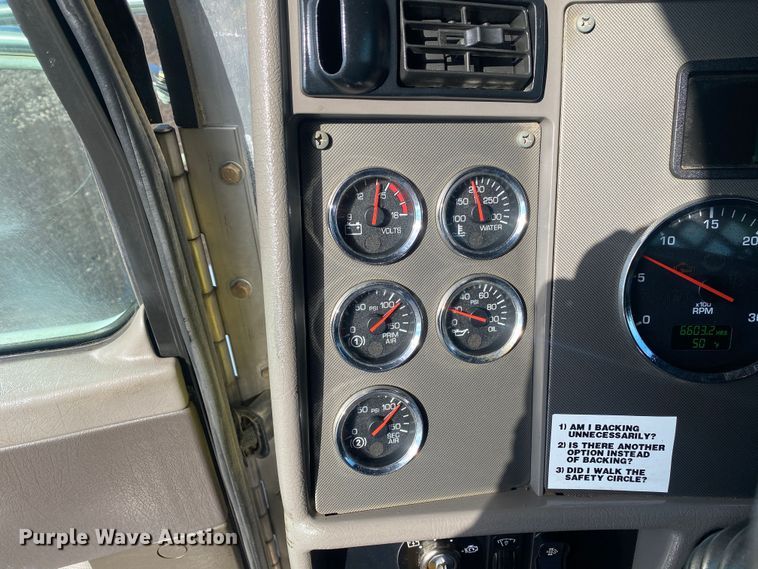 image for item KB9565 2013 Kenworth T370  utility / service truck