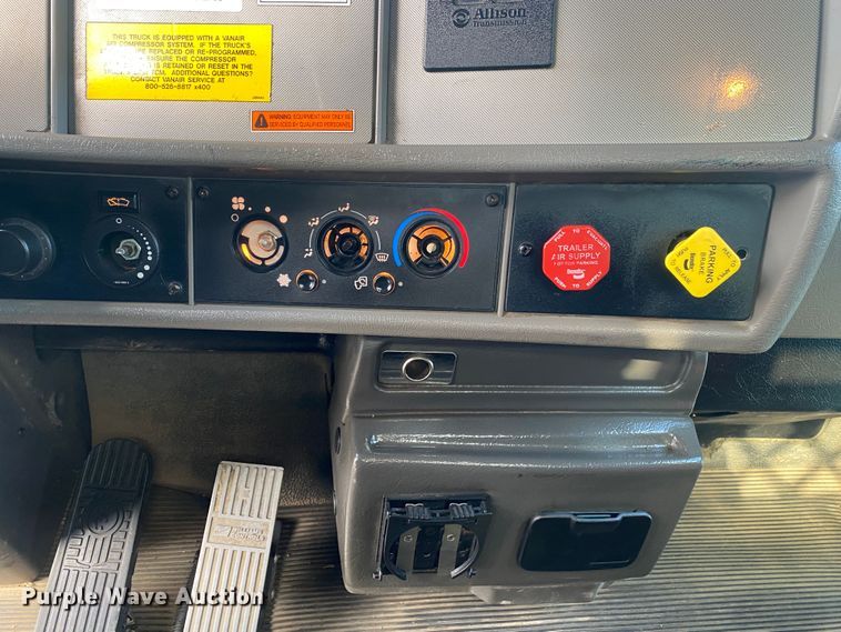 image for item KB9565 2013 Kenworth T370  utility / service truck