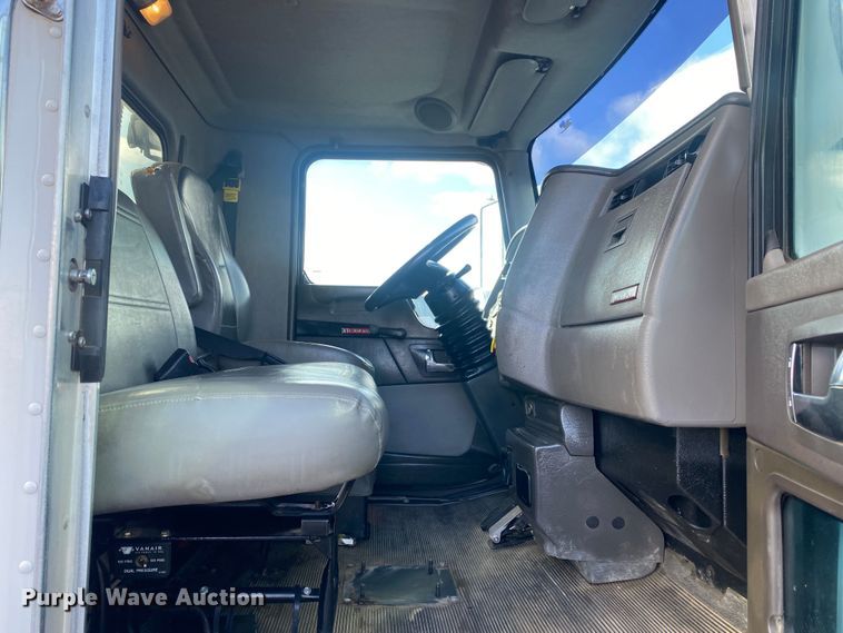 image for item KB9565 2013 Kenworth T370  utility / service truck