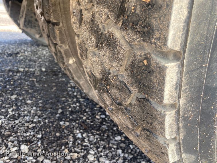 image for item KB9565 2013 Kenworth T370  utility / service truck