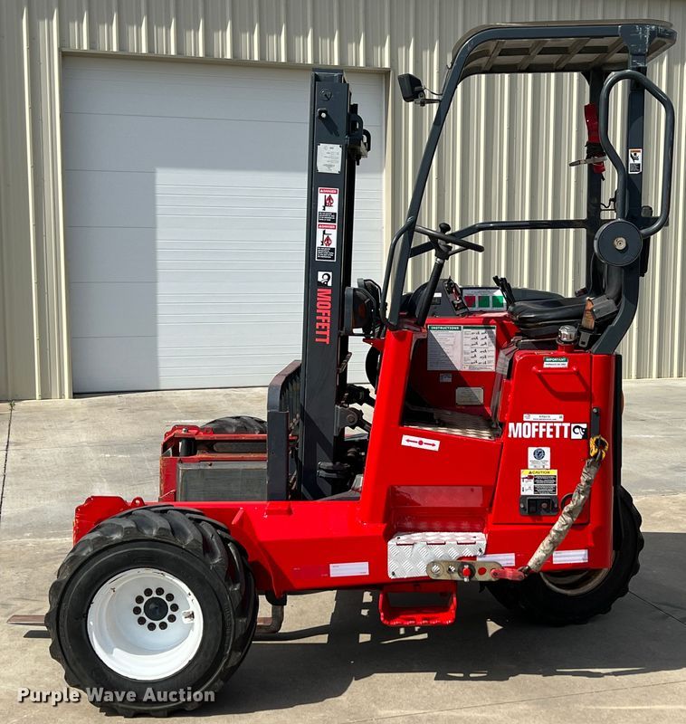image for item KR9478 2010 Moffett M55  forklift