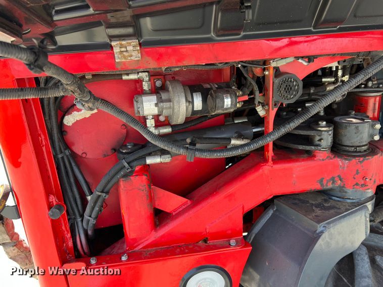 image for item KR9478 2010 Moffett M55  forklift