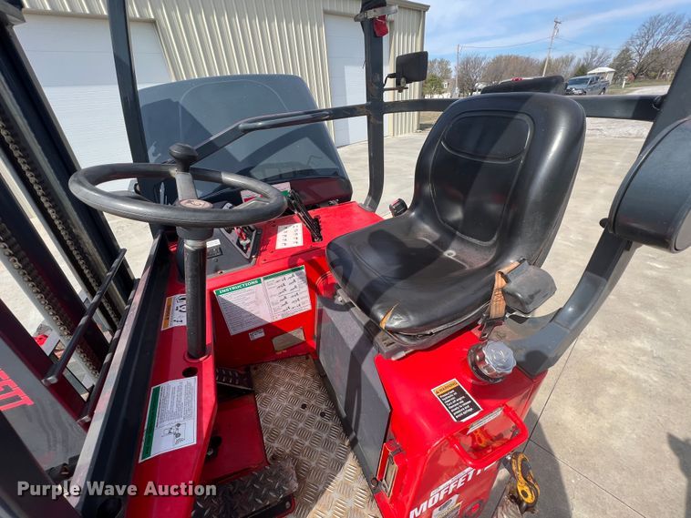 image for item KR9478 2010 Moffett M55  forklift