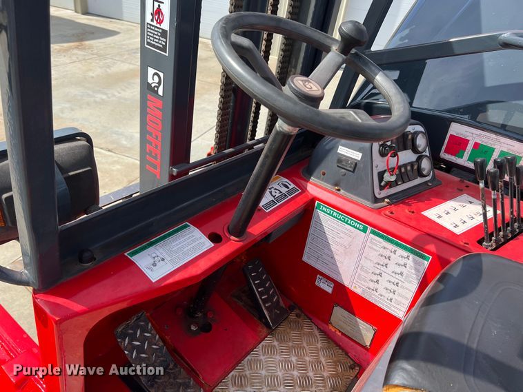 image for item KR9478 2010 Moffett M55  forklift