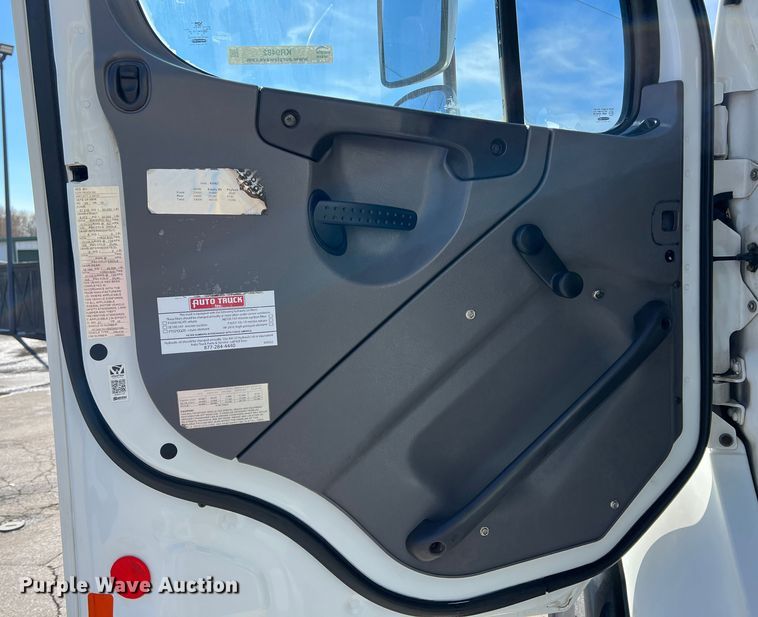 image for item KR9482 2010 Freightliner Business Class M2  crane truck