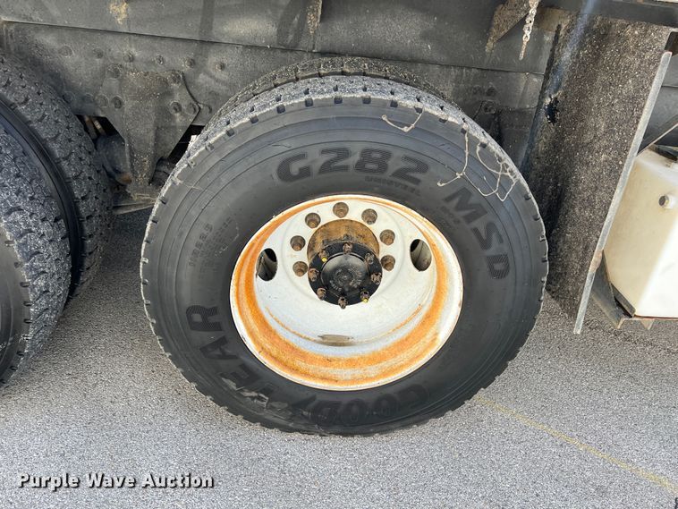 image for item KR9482 2010 Freightliner Business Class M2  crane truck