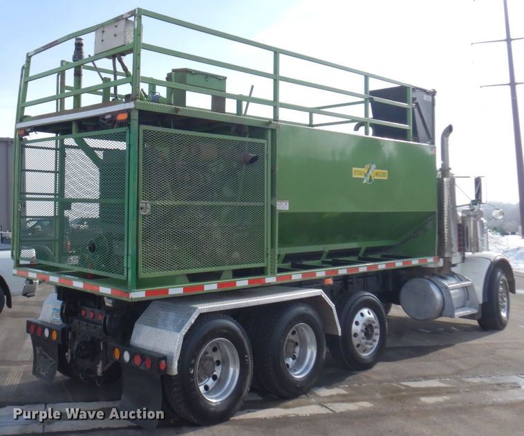 image for item KU9848 1999 Peterbilt 378  hydroseeder truck
