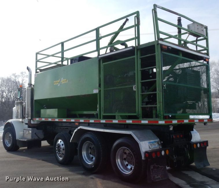 image for item KU9848 1999 Peterbilt 378  hydroseeder truck