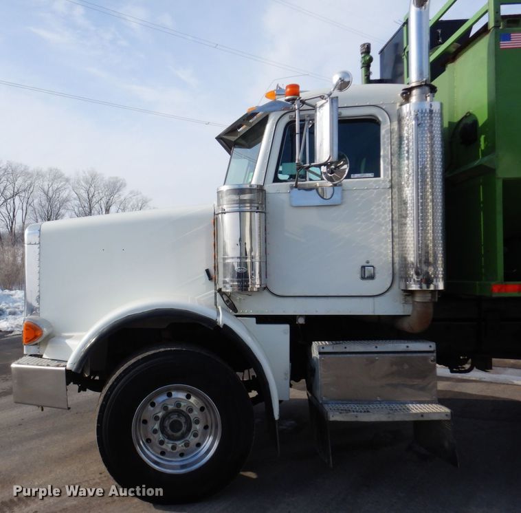 image for item KU9848 1999 Peterbilt 378  hydroseeder truck