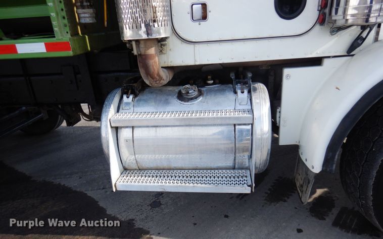 image for item KU9848 1999 Peterbilt 378  hydroseeder truck