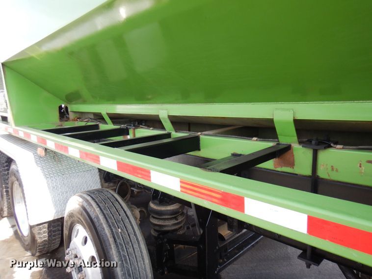 image for item KU9848 1999 Peterbilt 378  hydroseeder truck