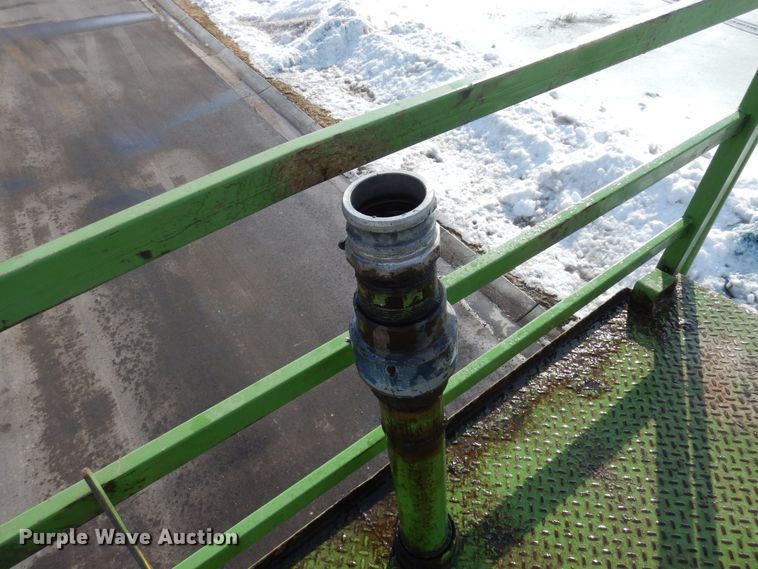 image for item KU9848 1999 Peterbilt 378  hydroseeder truck