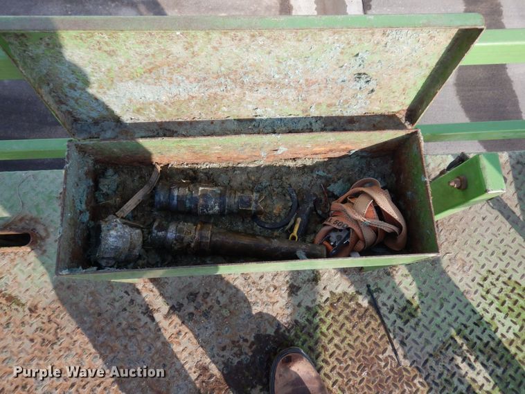 image for item KU9848 1999 Peterbilt 378  hydroseeder truck