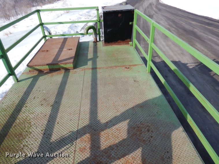 image for item KU9848 1999 Peterbilt 378  hydroseeder truck