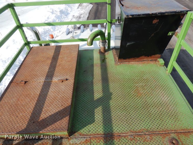 image for item KU9848 1999 Peterbilt 378  hydroseeder truck