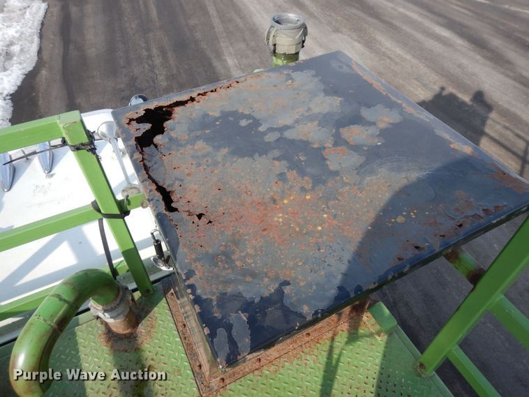 image for item KU9848 1999 Peterbilt 378  hydroseeder truck