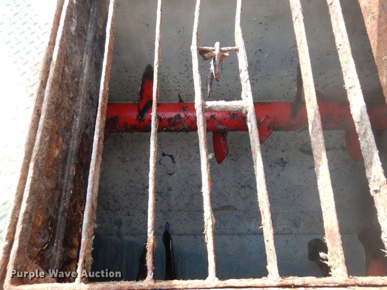 image for item KU9848 1999 Peterbilt 378  hydroseeder truck