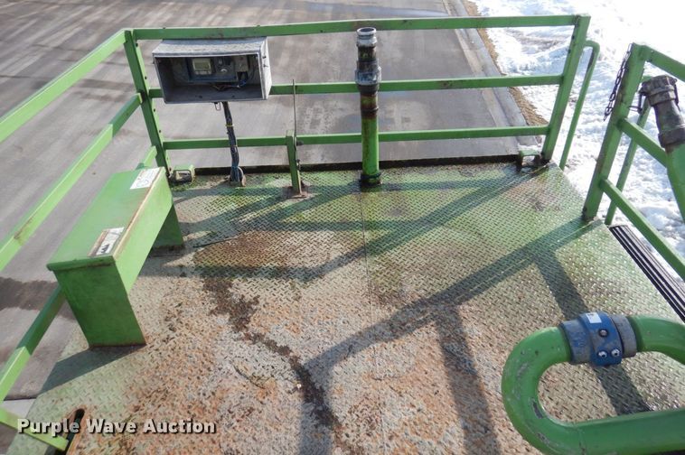 image for item KU9848 1999 Peterbilt 378  hydroseeder truck