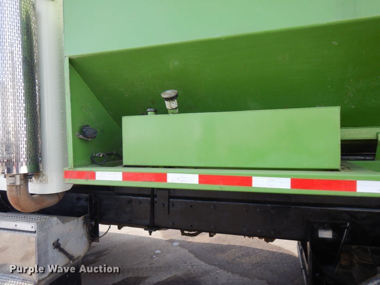 image for item KU9848 1999 Peterbilt 378  hydroseeder truck