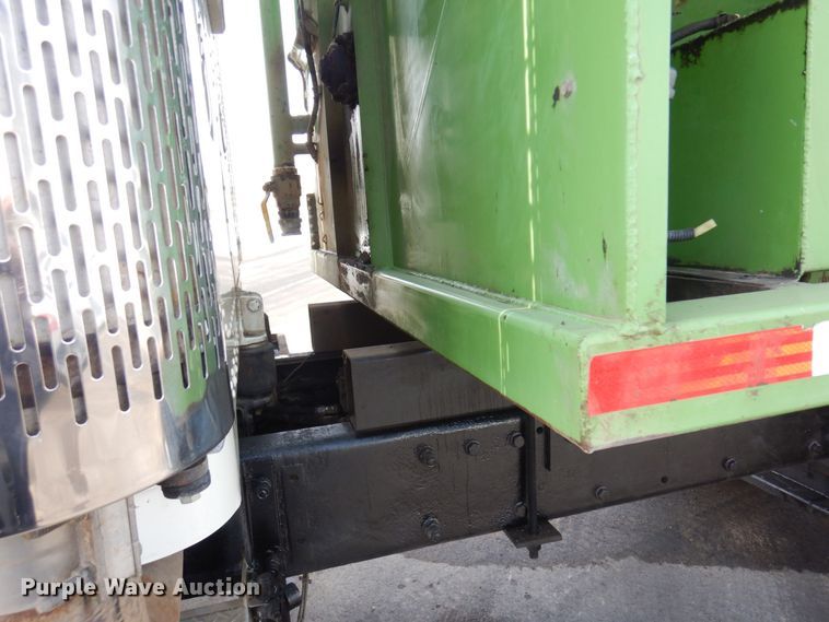 image for item KU9848 1999 Peterbilt 378  hydroseeder truck