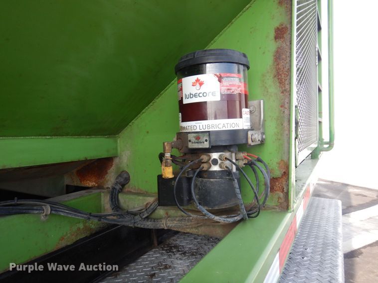 image for item KU9848 1999 Peterbilt 378  hydroseeder truck