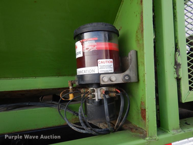 image for item KU9848 1999 Peterbilt 378  hydroseeder truck