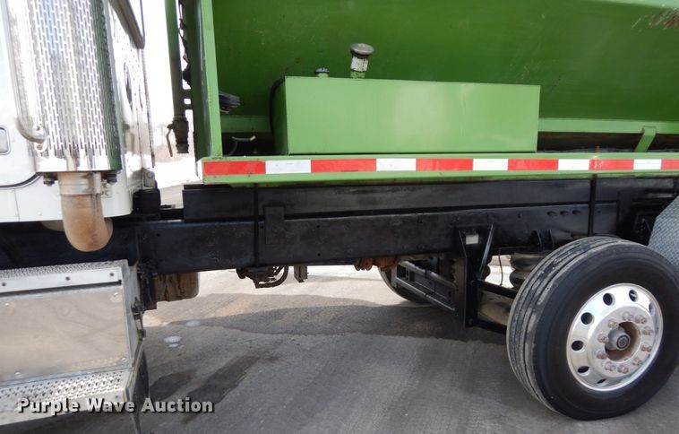 image for item KU9848 1999 Peterbilt 378  hydroseeder truck